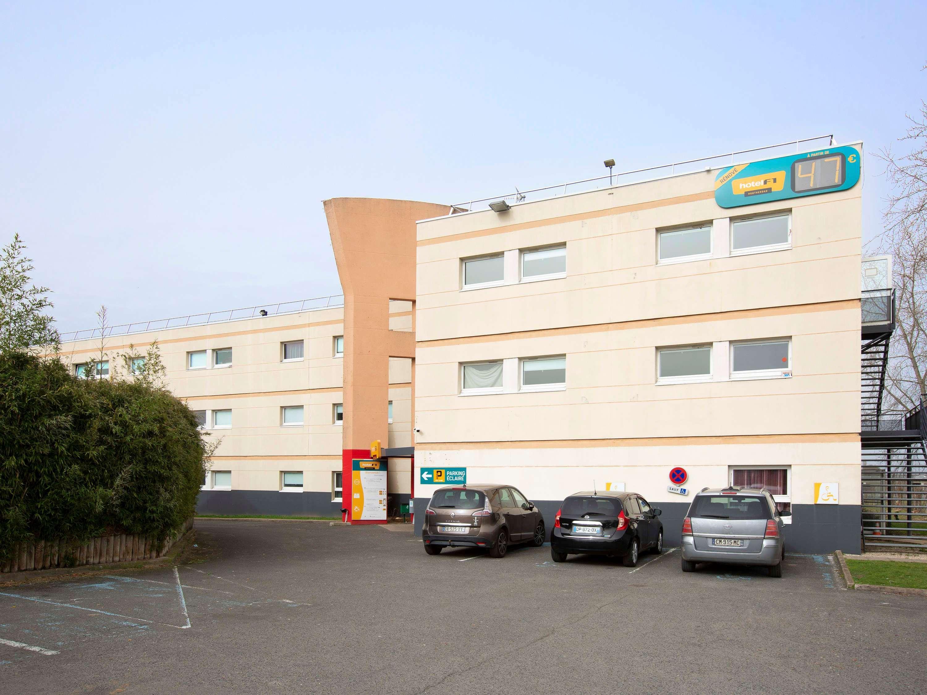 Hotelf1 Nemours Exterior foto